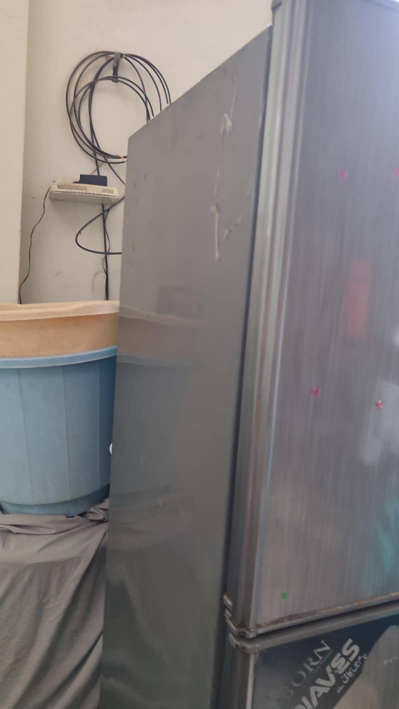 waves Refrigerator Super Condition 3