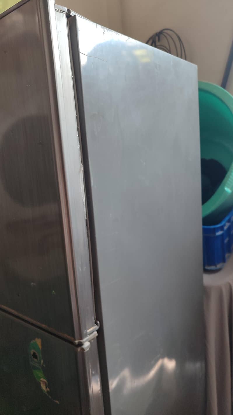 waves Refrigerator Super Condition 4