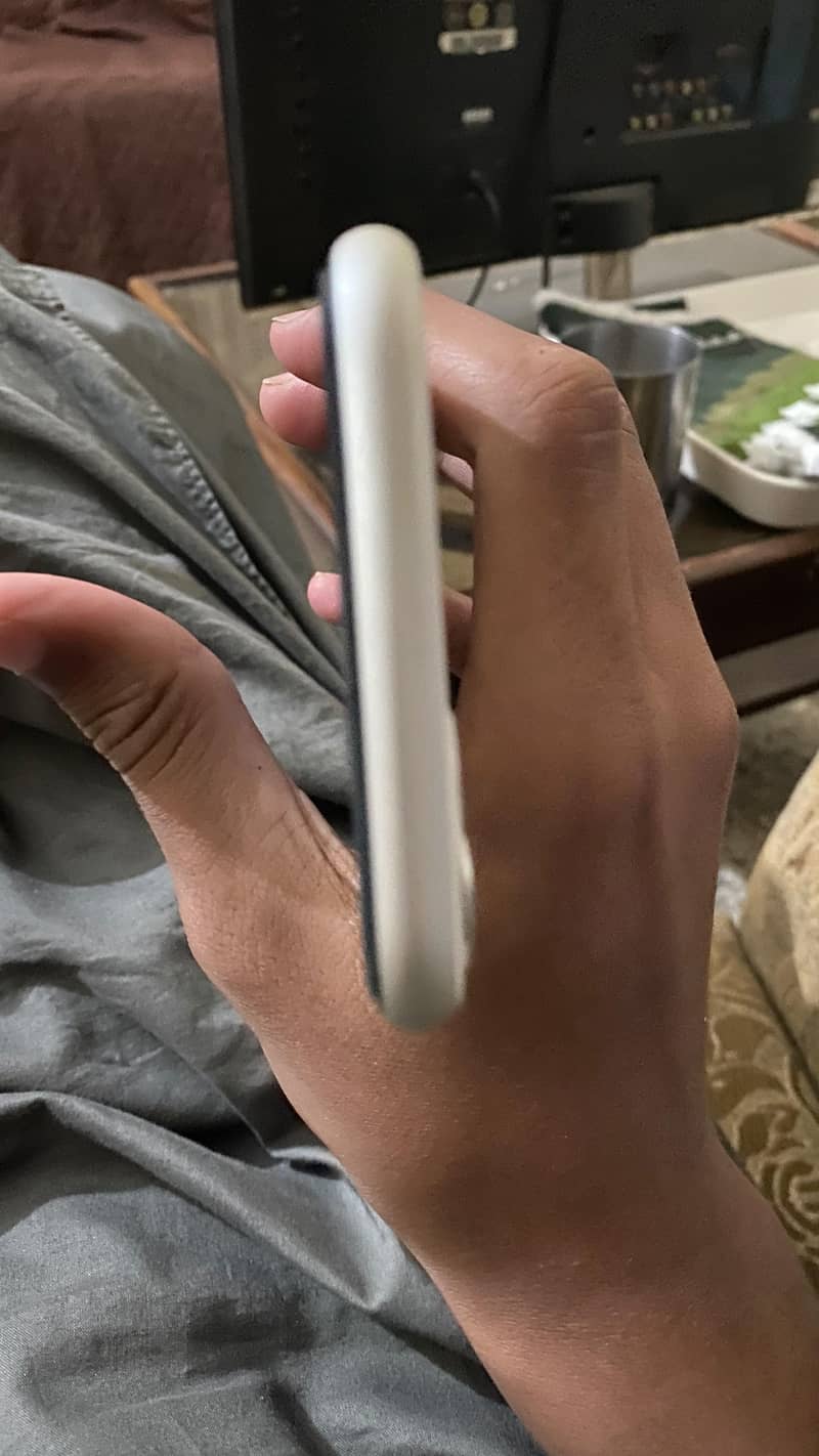 Apple iPhone 11 3