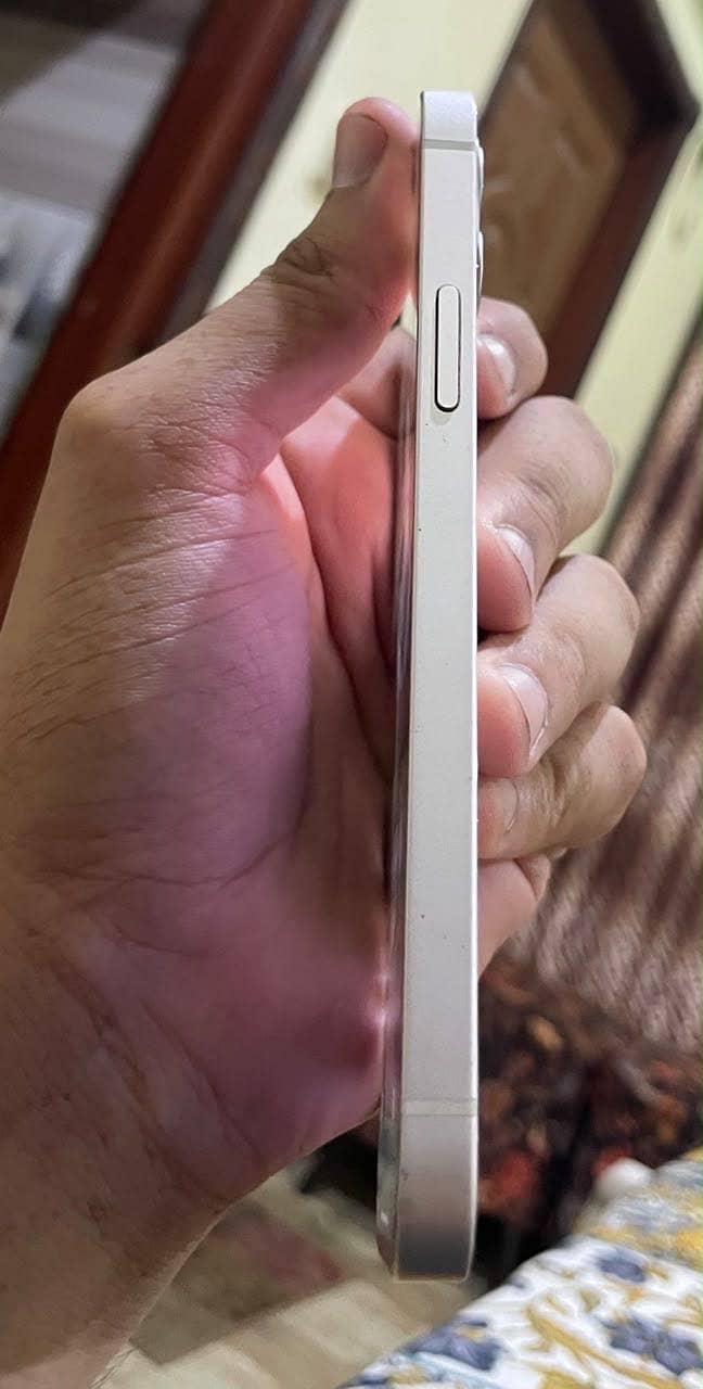 Apple iPhone 12 4