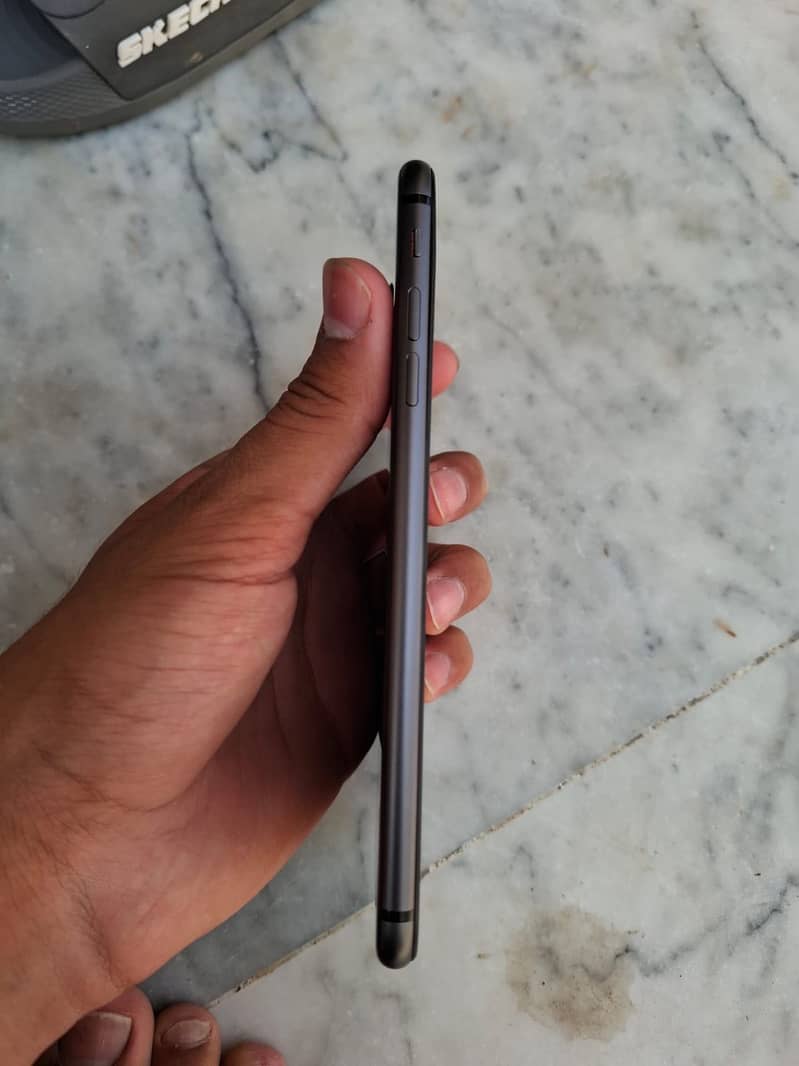 Apple iPhone 8 Plus 1
