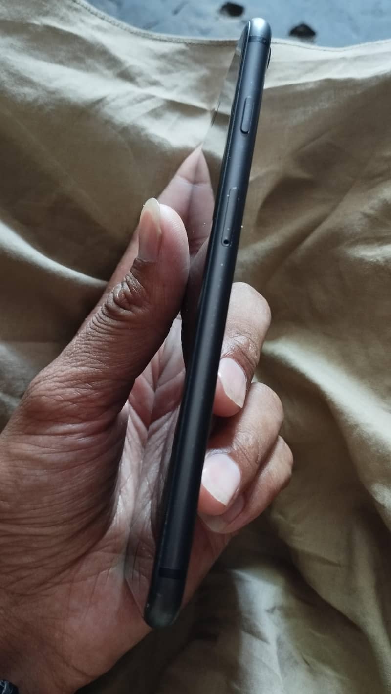 Apple iPhone 8 Plus 3