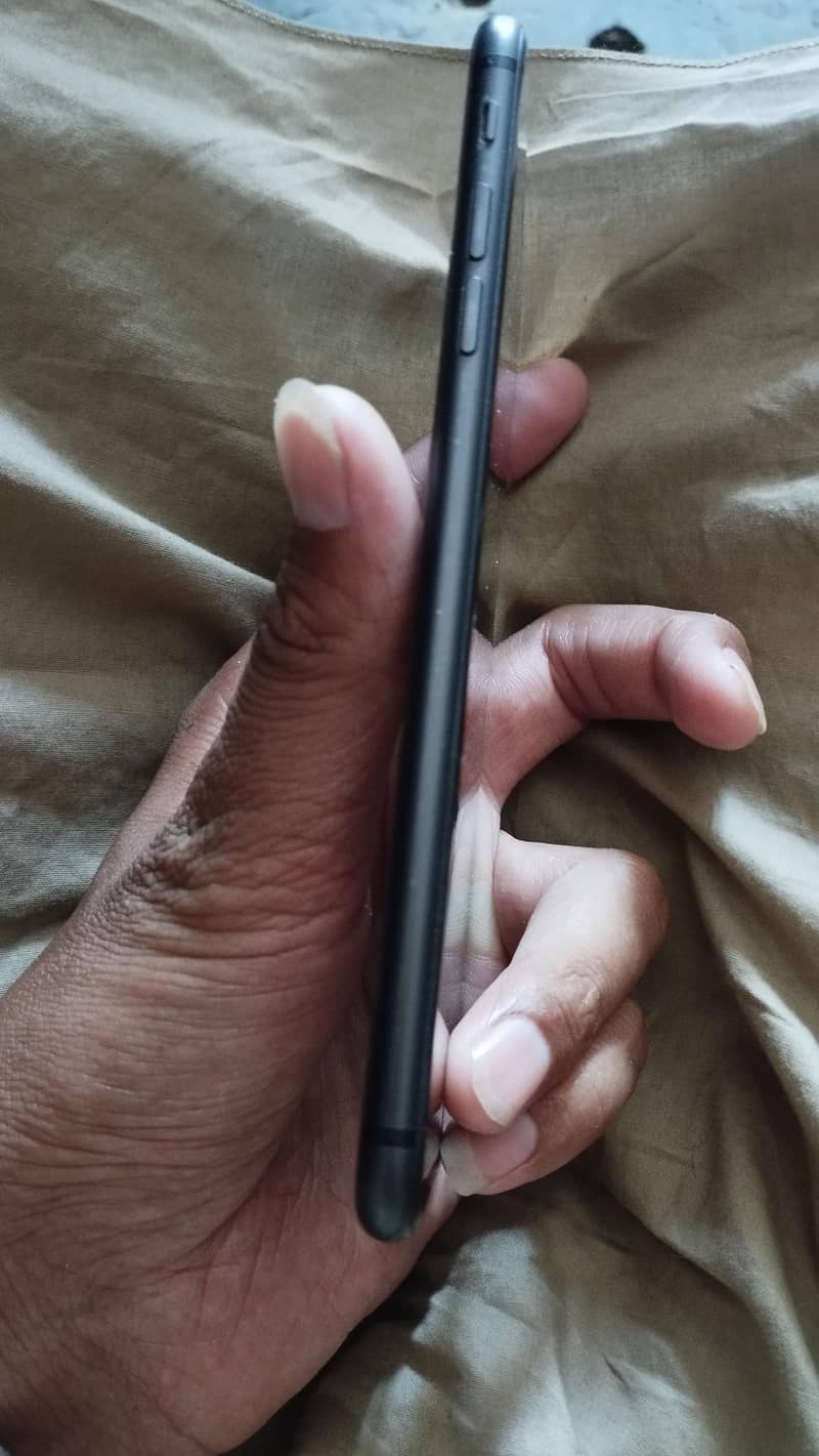 Apple iPhone 8 Plus 4