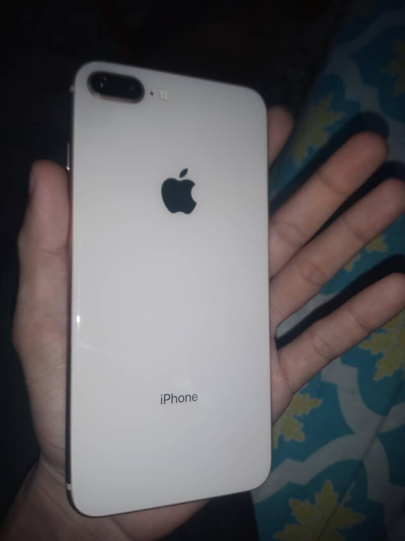 Apple iPhone 8 Plus 4
