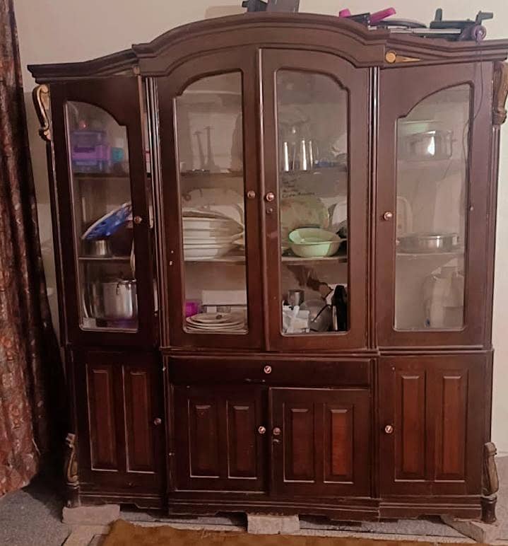 showcase in normal condition. 0