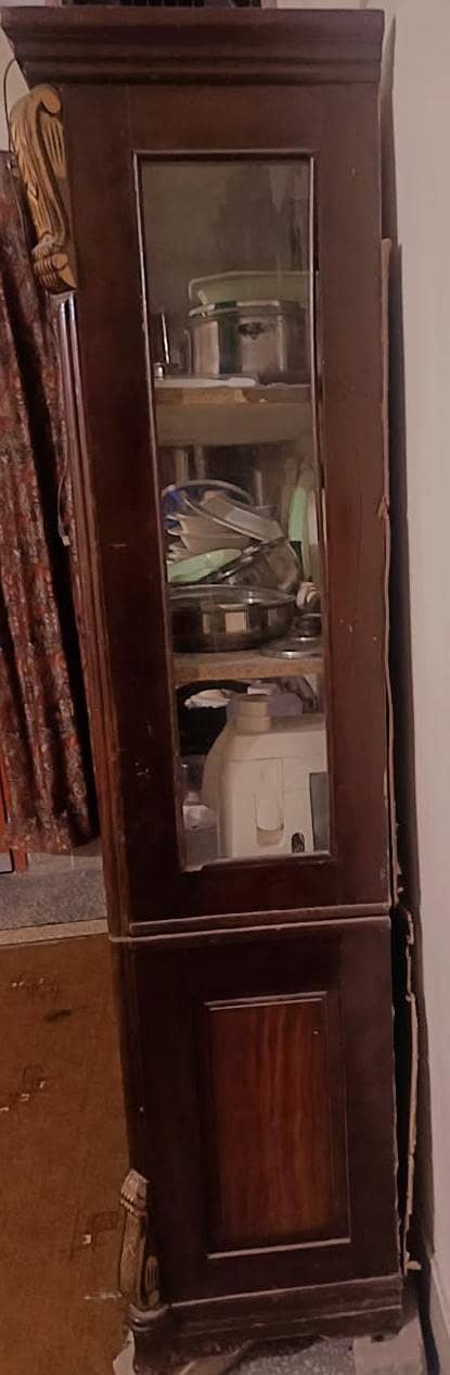 showcase in normal condition. 1