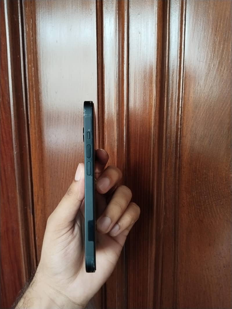Apple iPhone 14 3