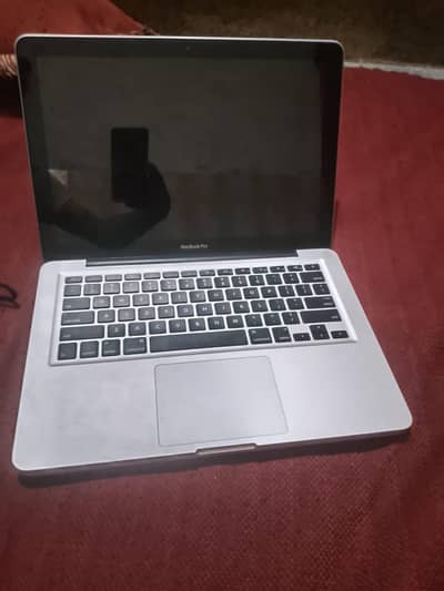 Apple mcbook pro 2017 model