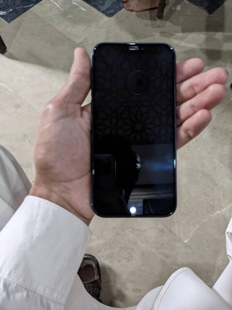 Apple iPhone 12 4