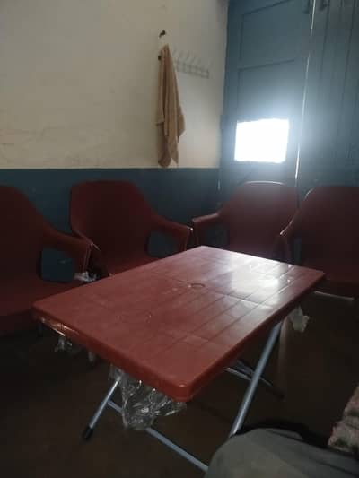 plasitc table and 4 chairs