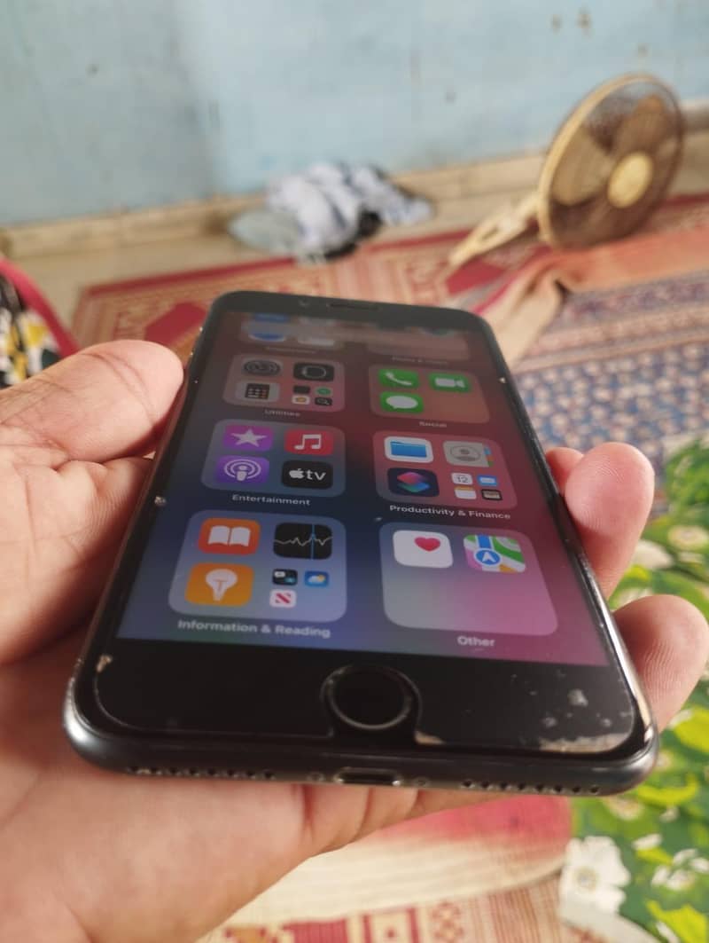 Apple iPhone 7 Plus 2