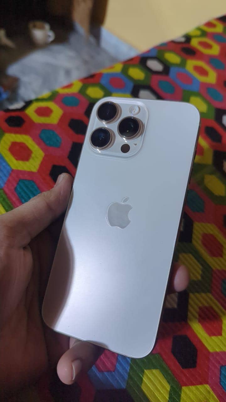 Apple iPhone 16 Pro Max 0