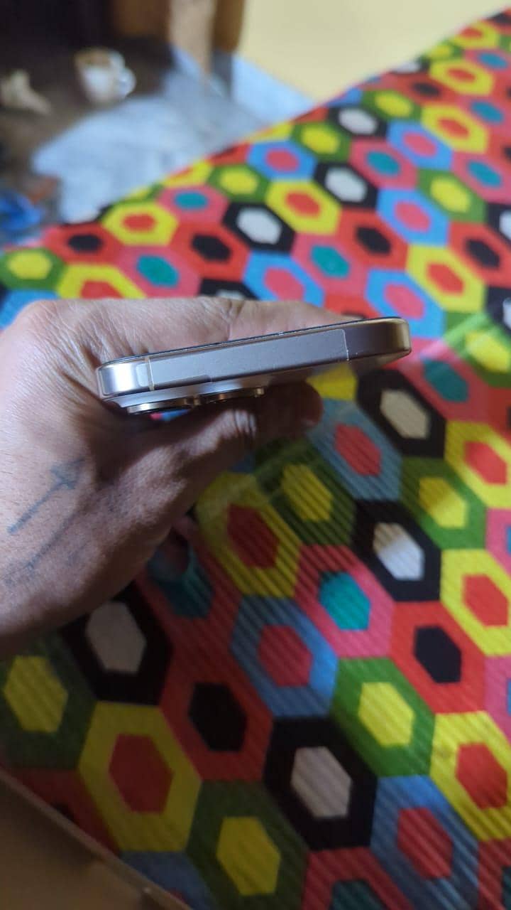 Apple iPhone 16 Pro Max 3