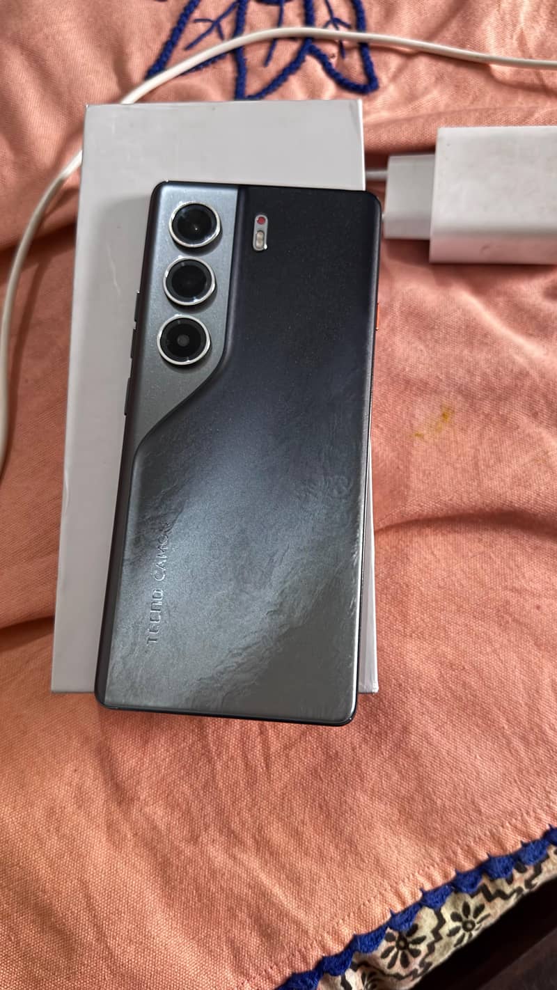 Camon 40 Pro 0