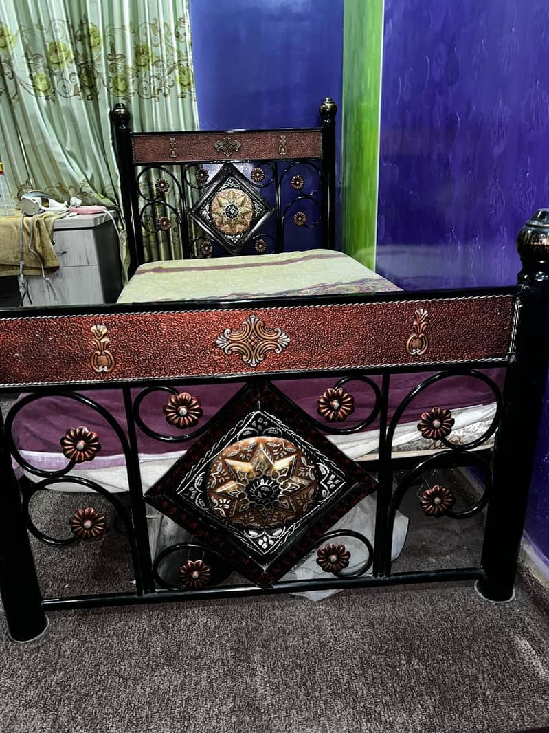 iron bed 0