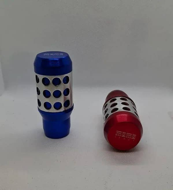Aluminium MOMO Gear Shift knob Sporty Handle MOMO Gear Shift Knob for Universal Car Heavy Quality