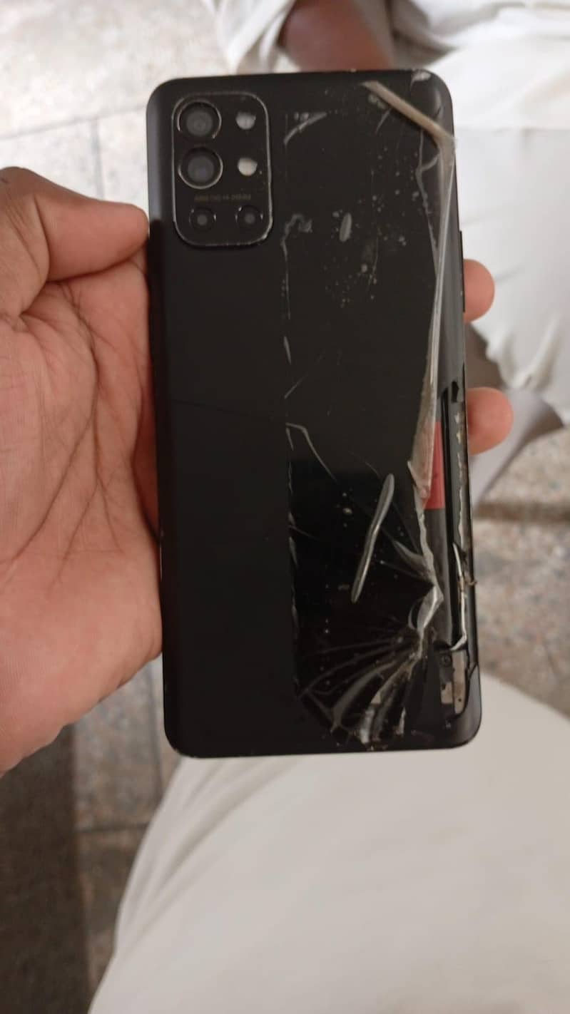 One Plus 9R 1
