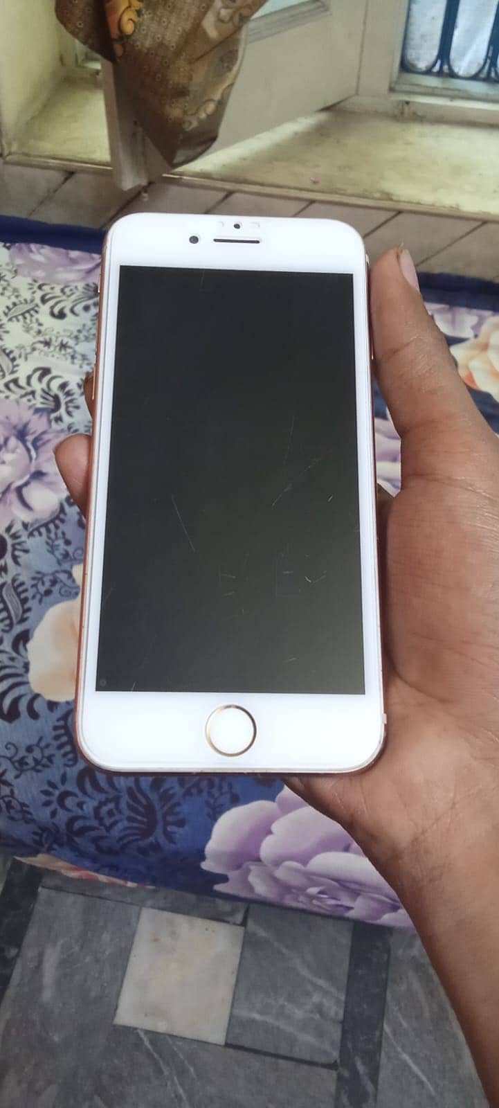 Apple iPhone 8 1