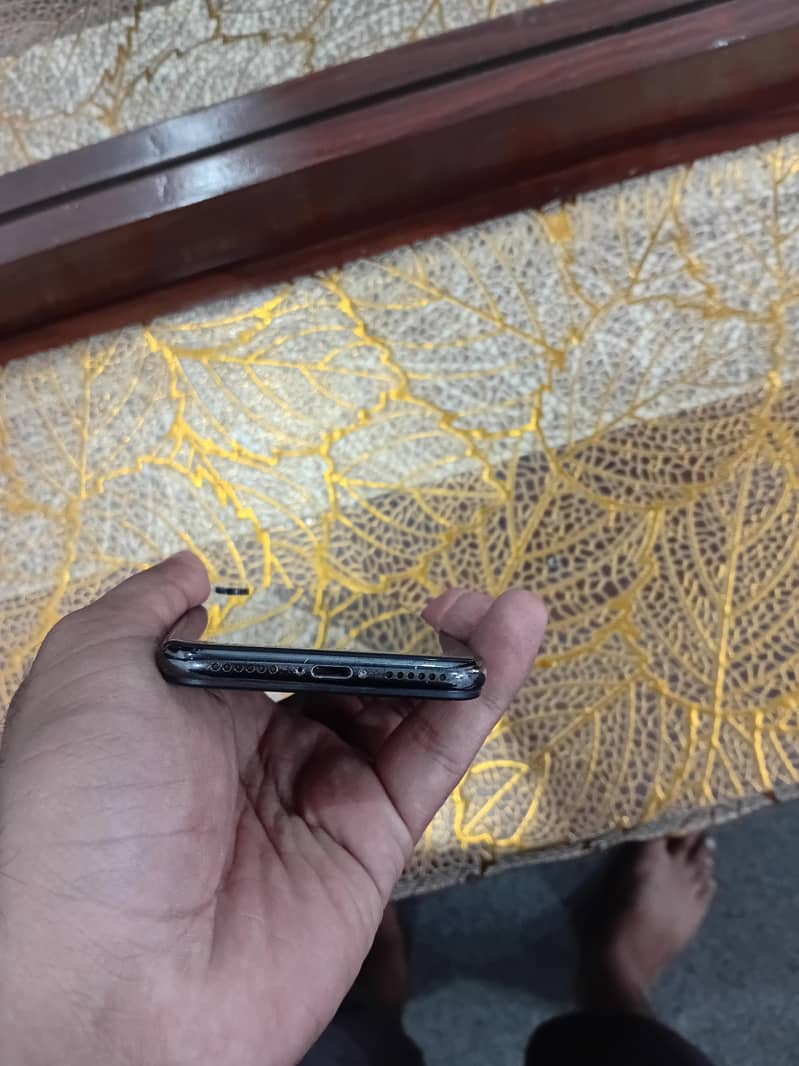 Apple iPhone X 3