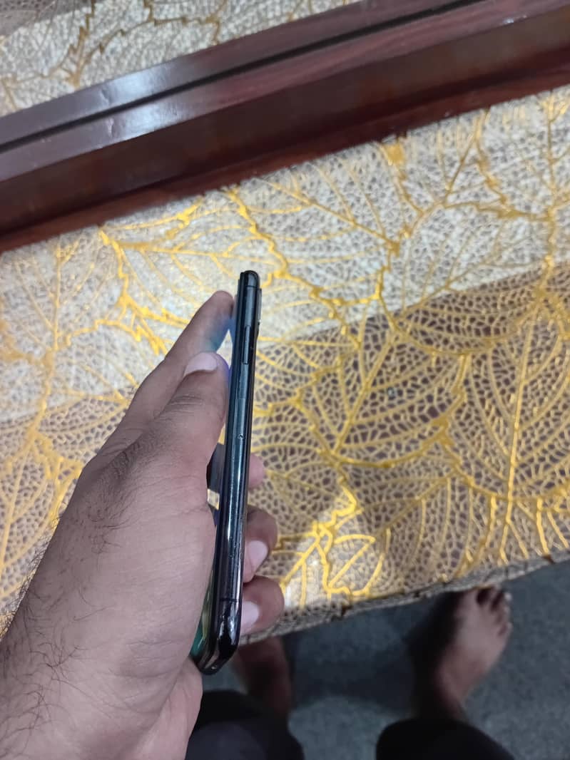 Apple iPhone X 4
