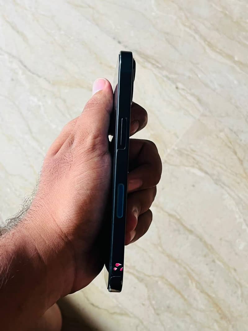 Apple iPhone 13 2