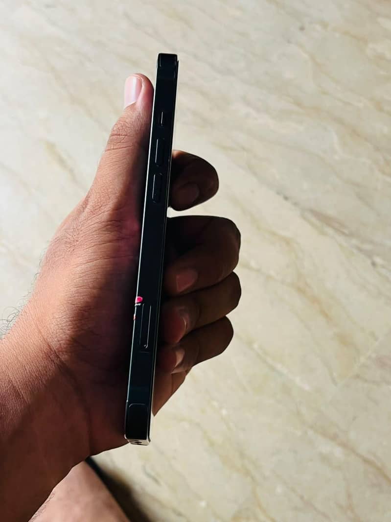 Apple iPhone 13 4