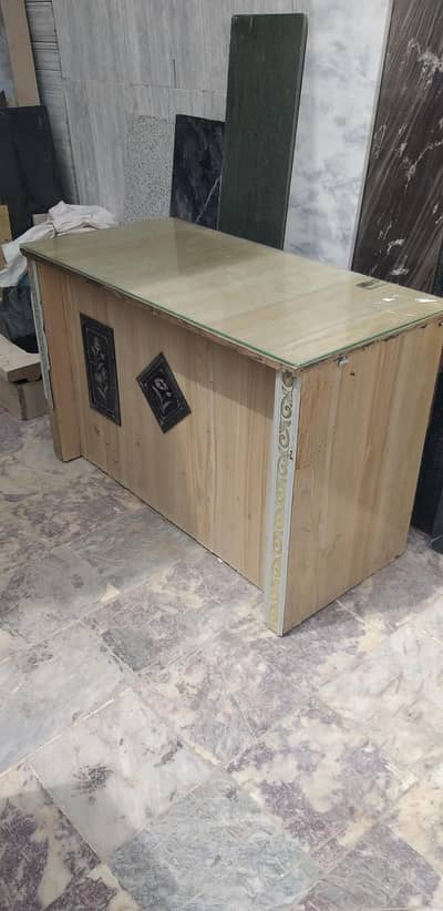 TABLE With Glass Top