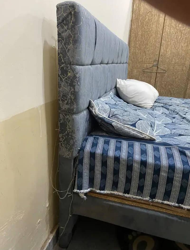 king size bed 0