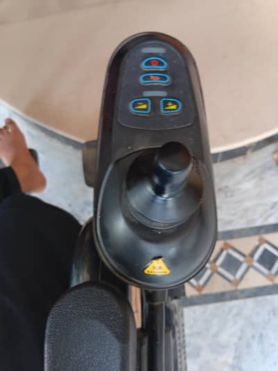 electric wheel chair full new with box smooth drive
