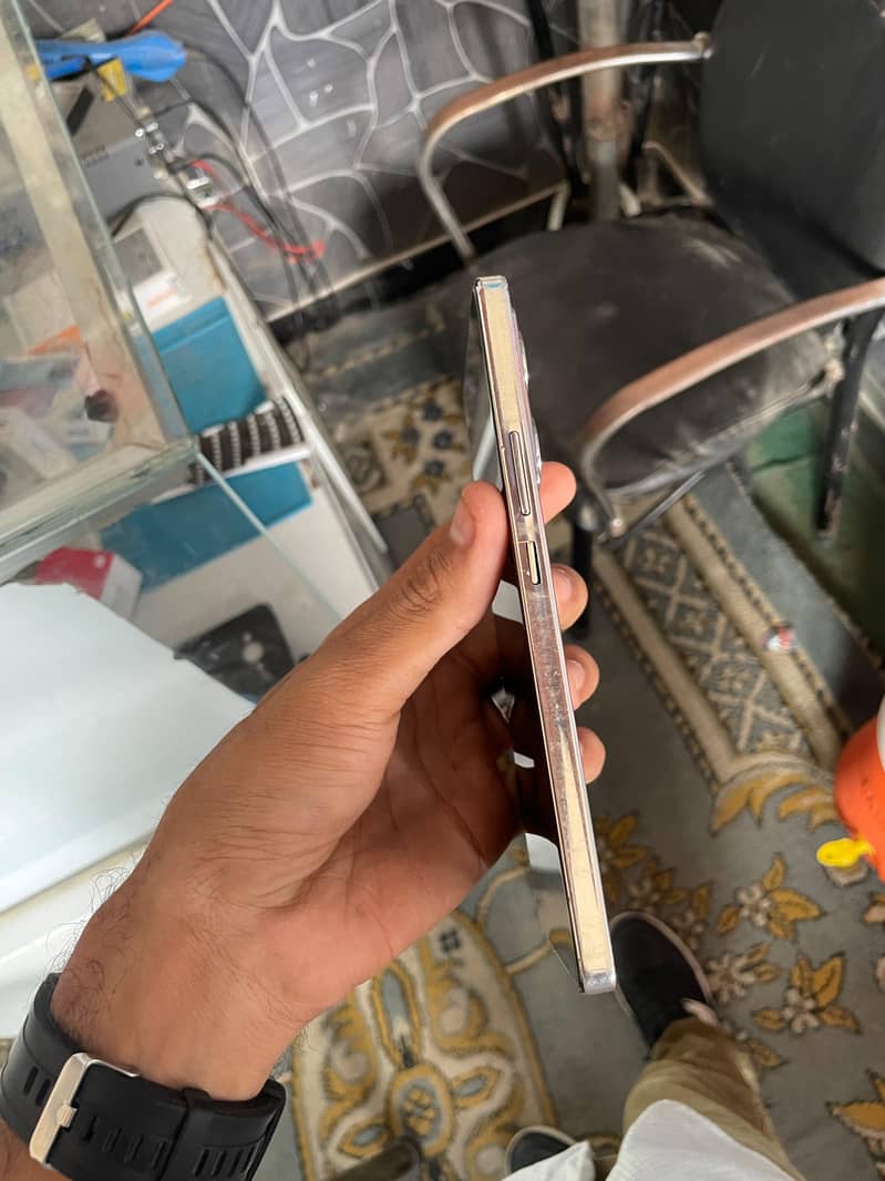 Infinix Note 40 5