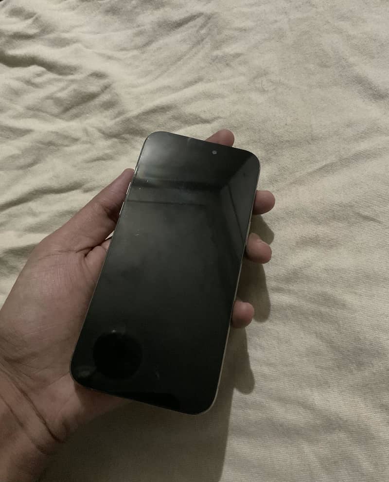 iPhone 15 Pro Max 2