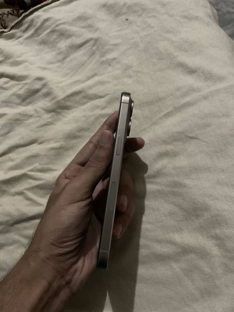 iPhone 15 Pro Max 3