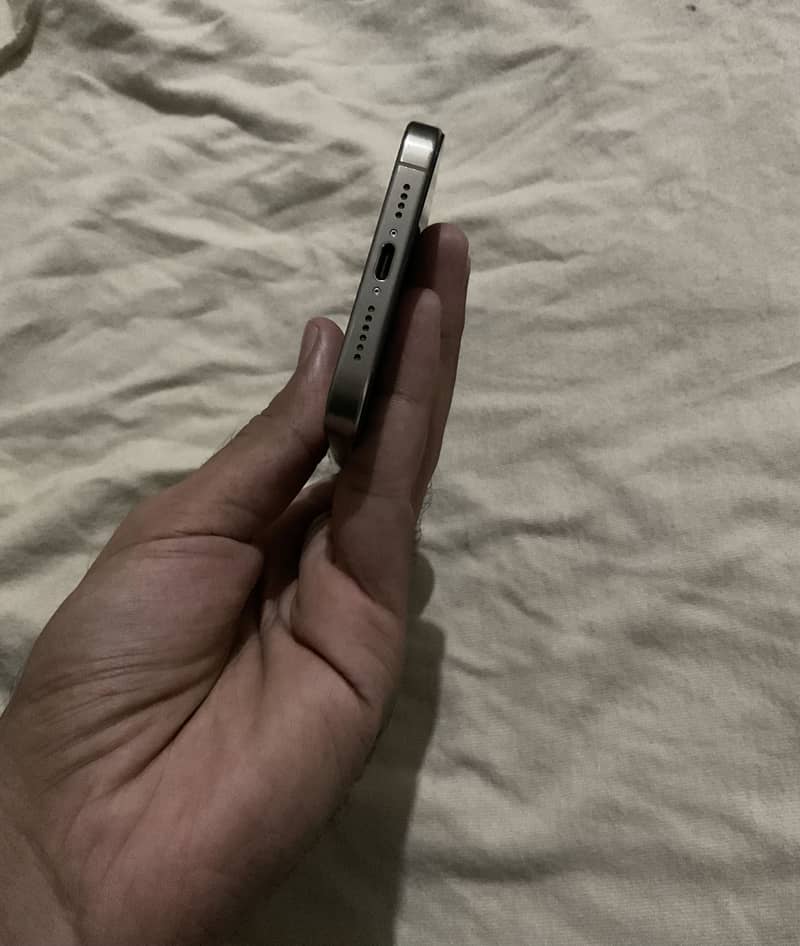 iPhone 15 Pro Max 5