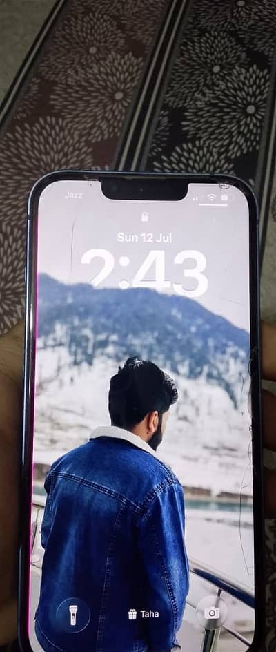 Apple iPhone 13