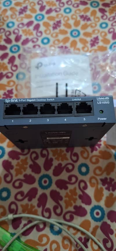 TP-Link LS105G 5-Port Gigabit Desktop Switch – Like New – With Box