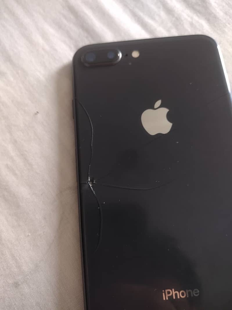 Apple iPhone 8 Plus 1