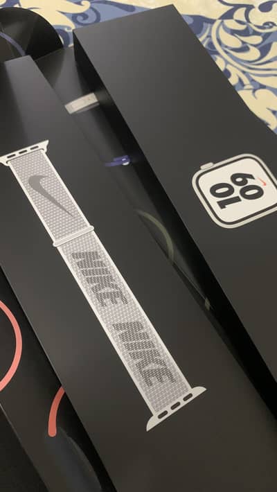Apple Watch Series 7 45mm Starlight Nike Edition