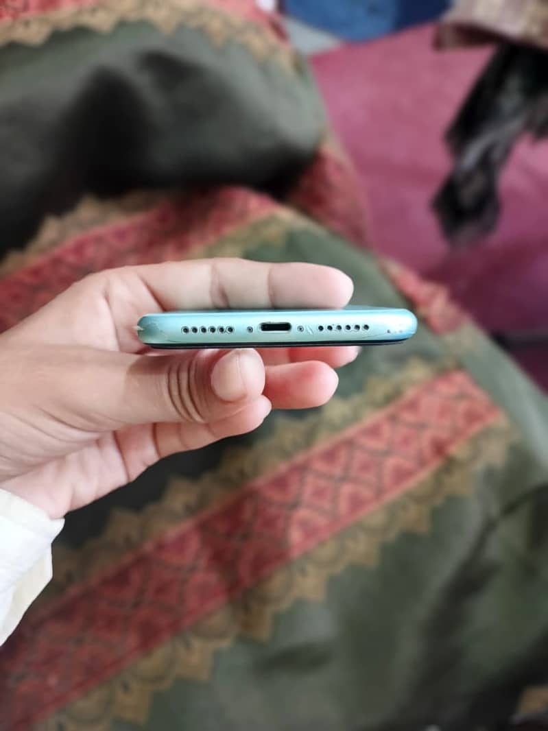 Apple iPhone 11 3