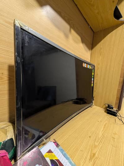 32 inch curvlcd tv