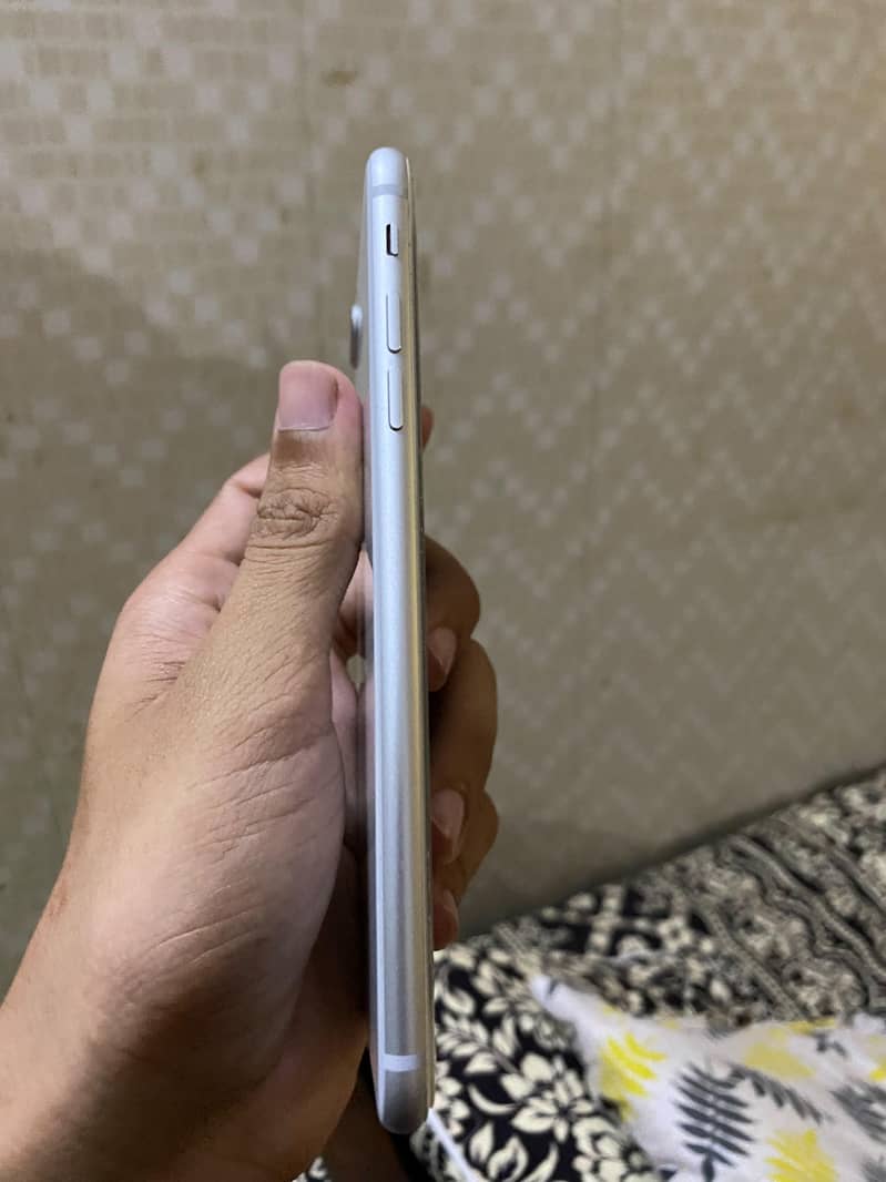 Apple iPhone 8 Plus 4