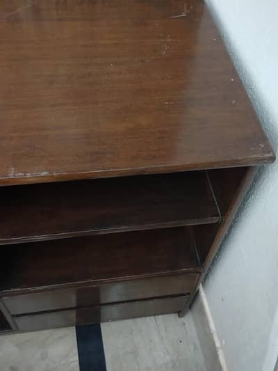 office table ha 10/10 condition ha 03014581480