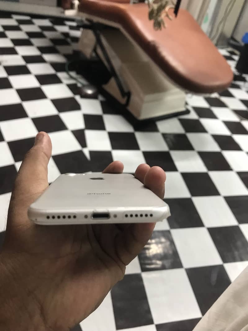 Apple iPhone 7 2
