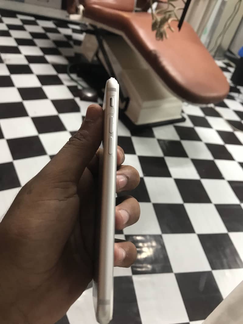 Apple iPhone 7 4