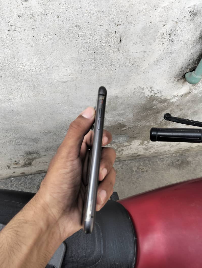 Apple iPhone 11 7