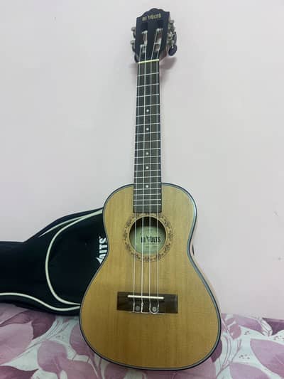 excellent condition ukulele for sale (with bag)