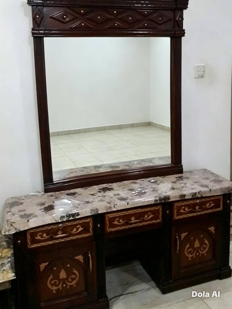 Dressing table 0