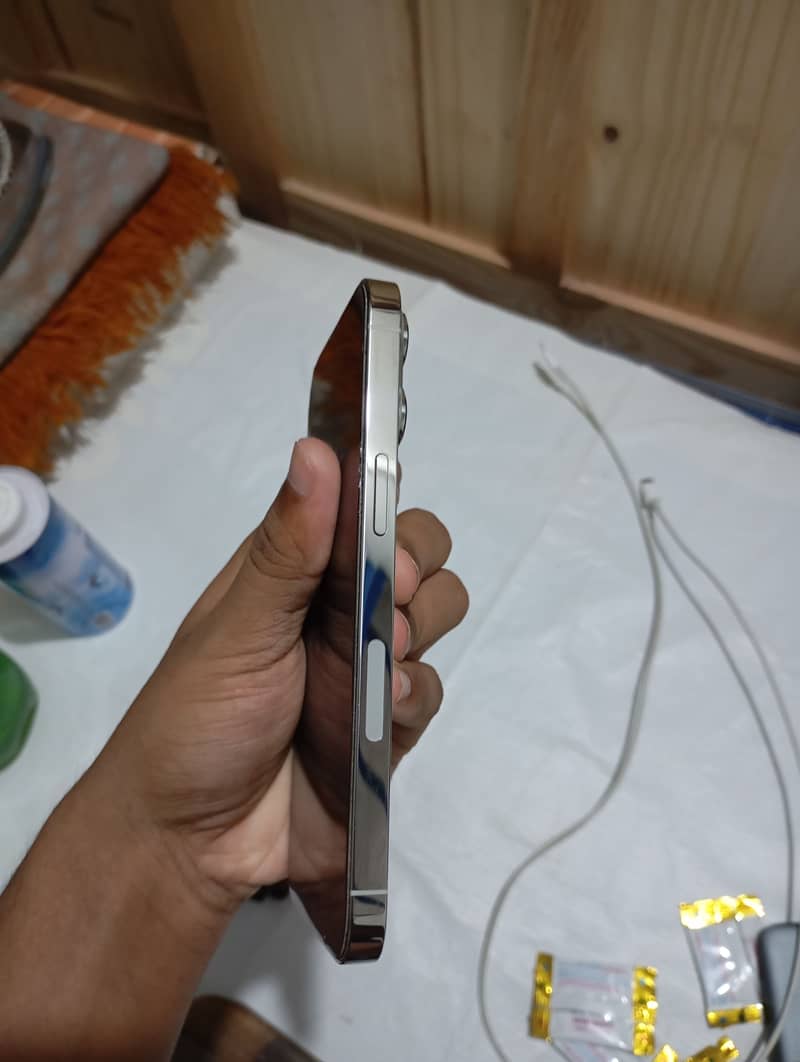 Apple iPhone 13 Pro 4