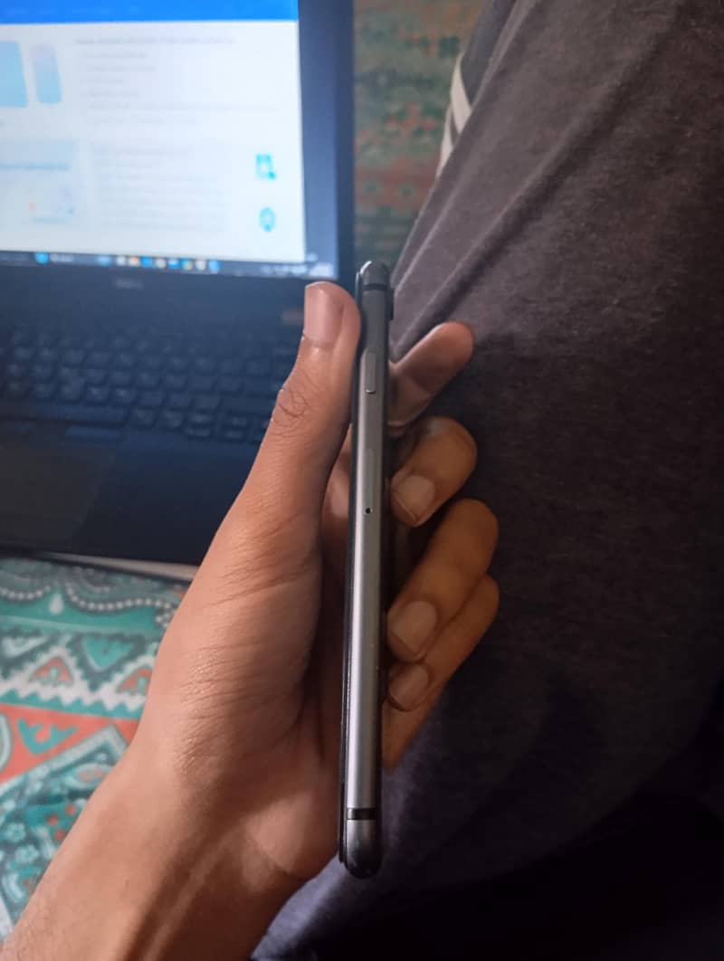 Apple iPhone 8 4