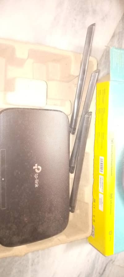 Tp link 450mbps wireless N router TL wr 940 n and Huawei router for sa