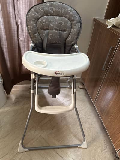 Tinnies baby high chair in 10/10 condition